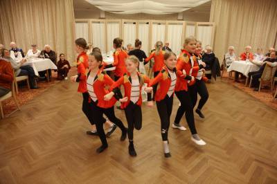 Smtliche Tnze kommen aus der Tanz Fabrik Delbrck. von Claudia Welslau